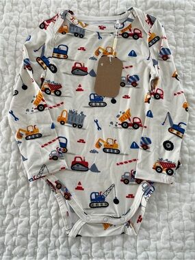 NWT Angel Dear Bamboo Long Sleeve Construction Truck Print Bodysuit 18-24M